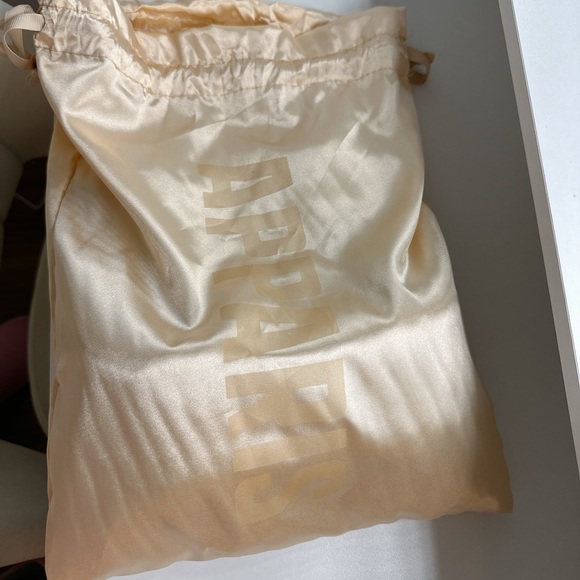 BRAND NEW APPARIS SLIPPERS - Picture 4 of 4